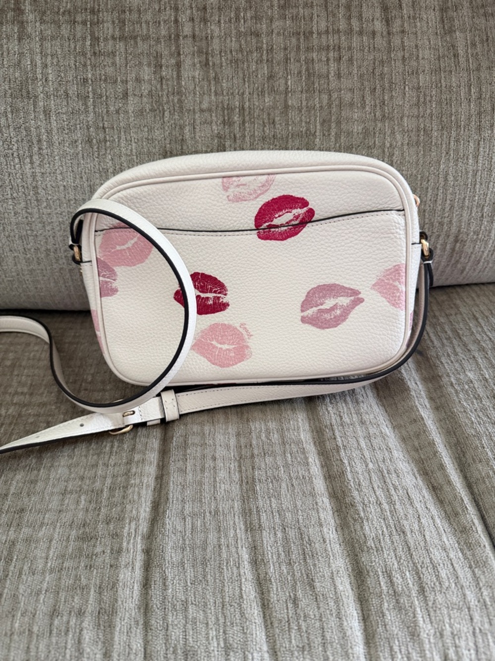 Coach Cream Jamie grained, leather Crossbody with Pink & Red Lip Print - Picture 4 of 9